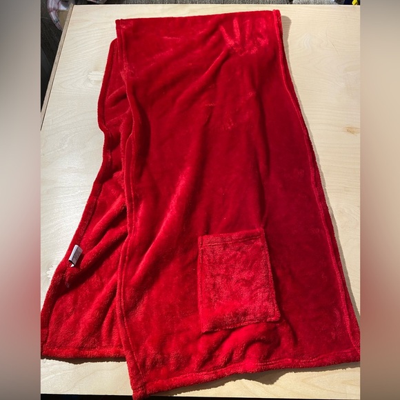 Accessories - Fleece Scarf with Pockets (LE)